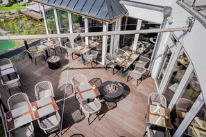 2 restauranter; serverer morgenmad, frokost, aftensmad og tyske retter
