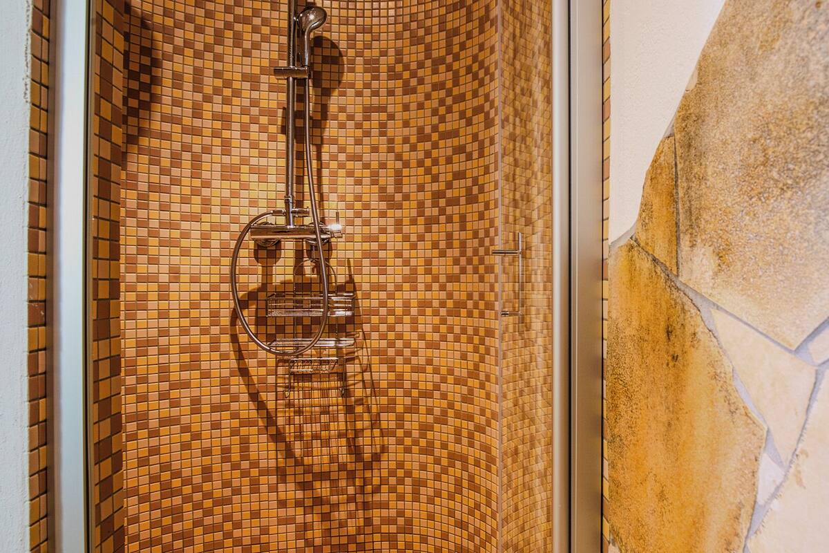 double room, 1 queen bed, non smoking (life) | bathroom | hair dryer, bathrobes, slippers, towels