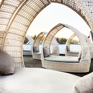 Couples treatment rooms, sauna, hot tub, steam room, body treatments