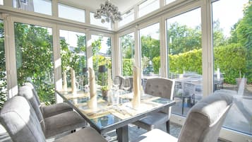 2 restaurants, breakfast, lunch, dinner served; German cuisine