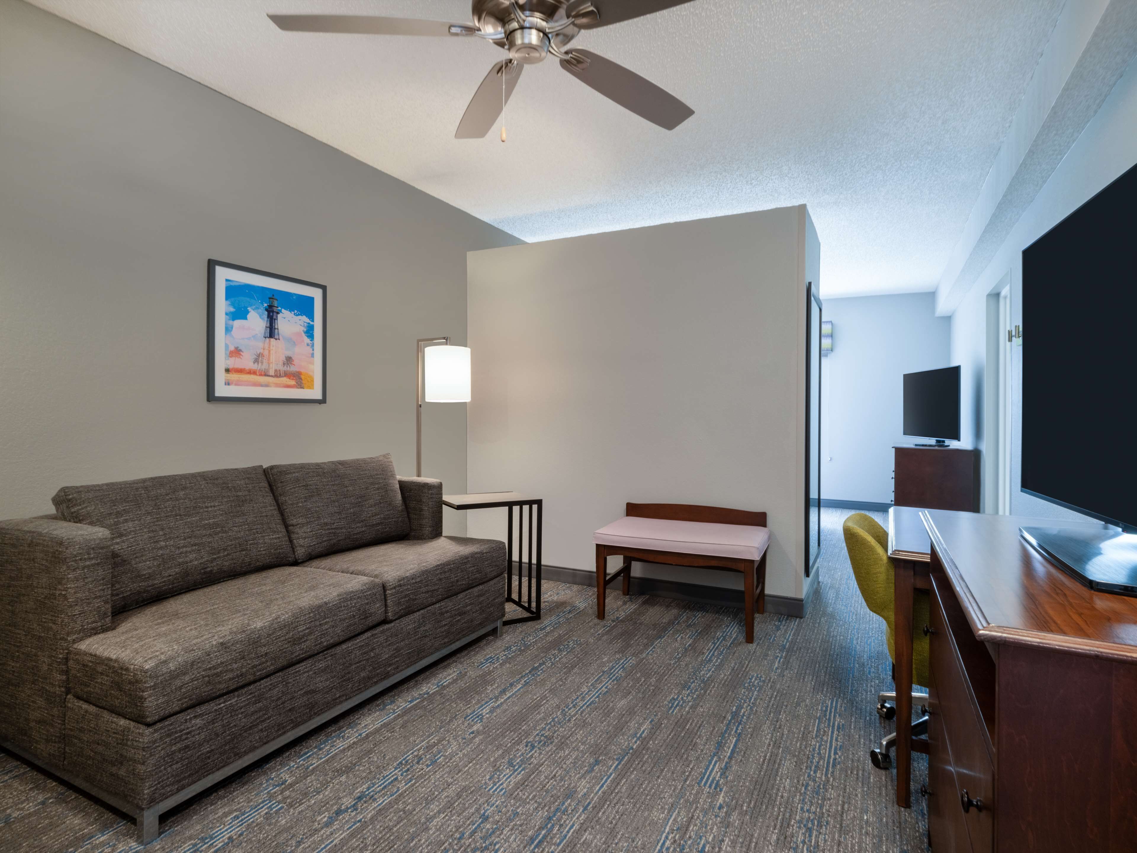 suite, 1 bedroom | living area | lcd tv