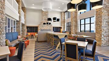 Café da manhã continental grátis todos os dias