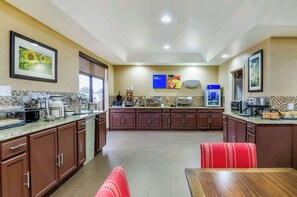 Free daily continental breakfast 