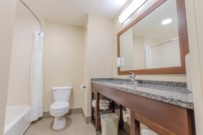 Desk, Internet, bed sheets, alarm clocks - Comfort Inn Ottawa Kansas (Ottawa)