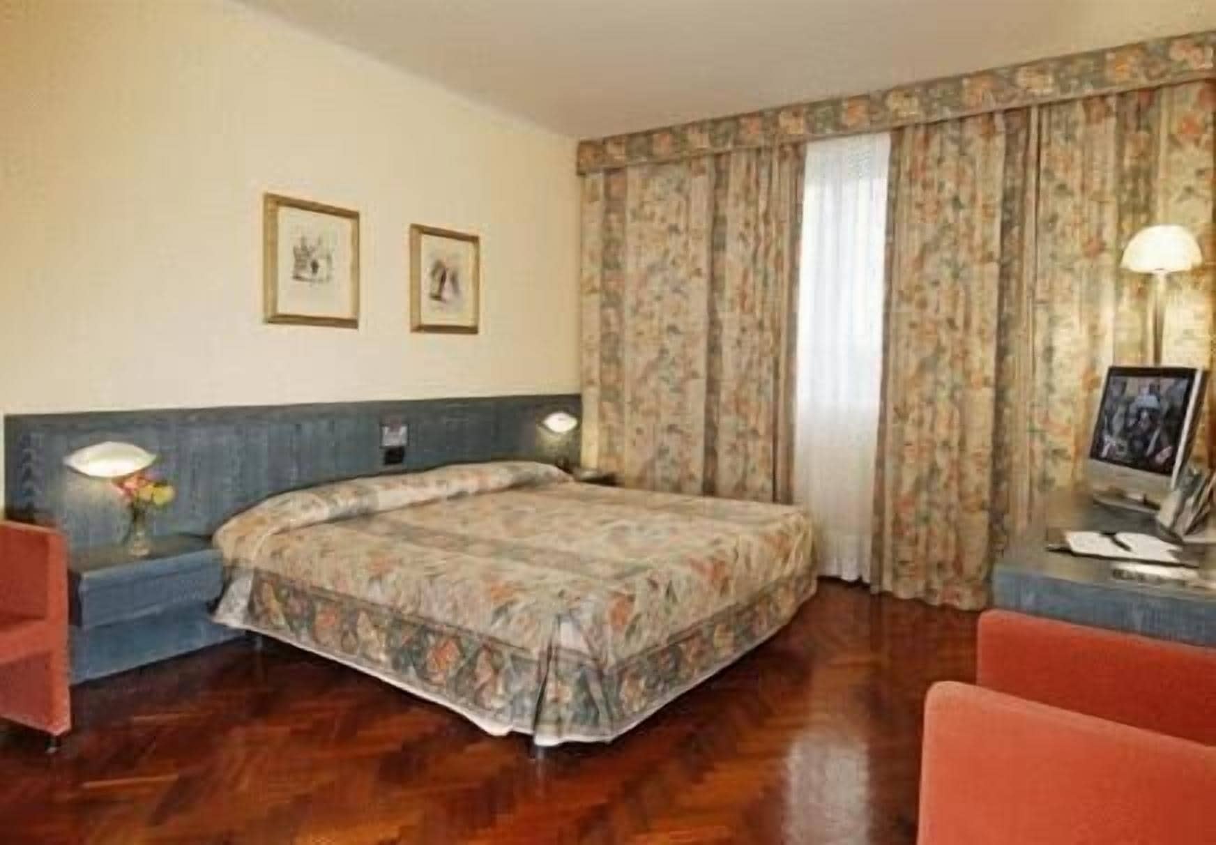 minibar, in-room safe, desk, soundproofing