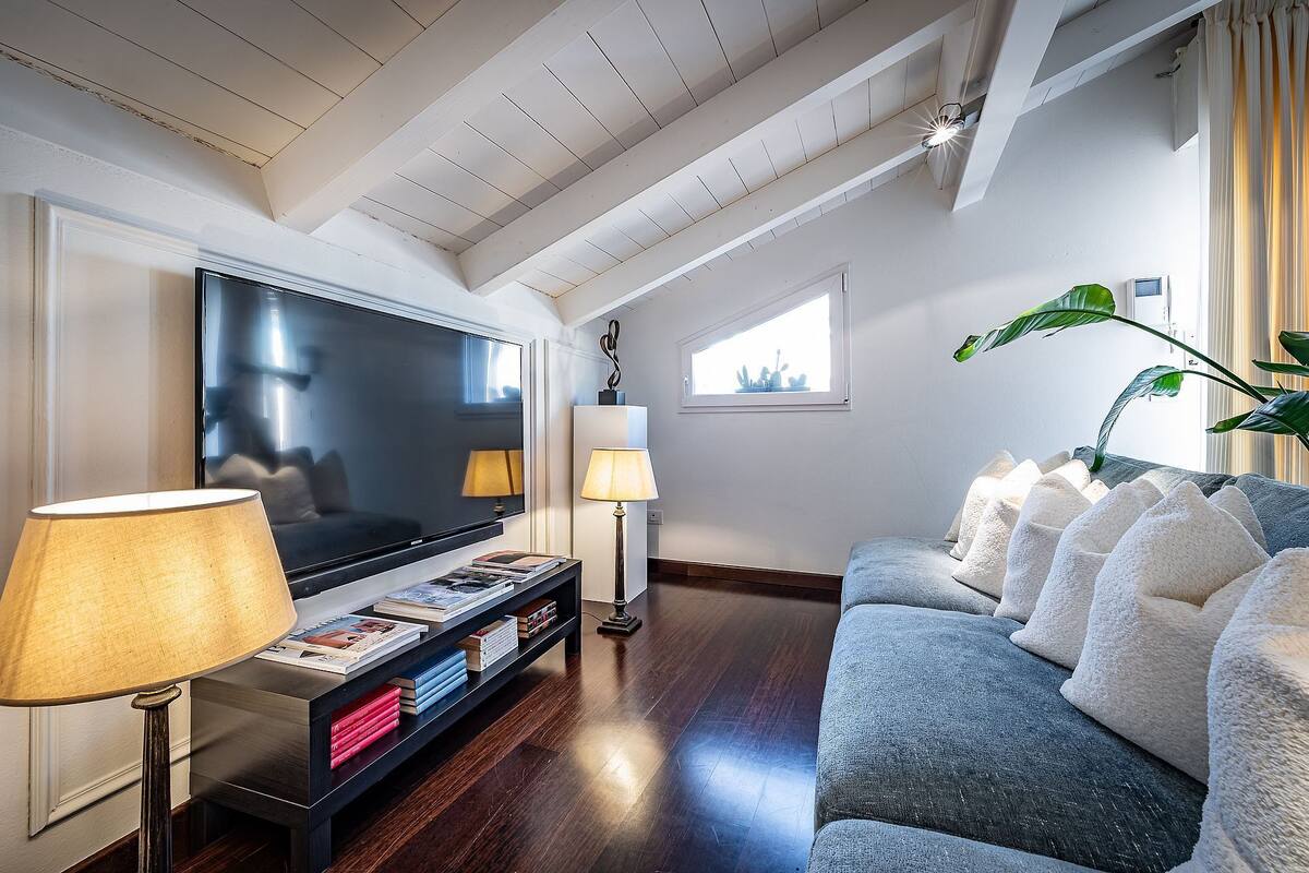 Deluxe Condo, 1 Bedroom | 15 bedrooms, down comforters, minibar, in-room safe