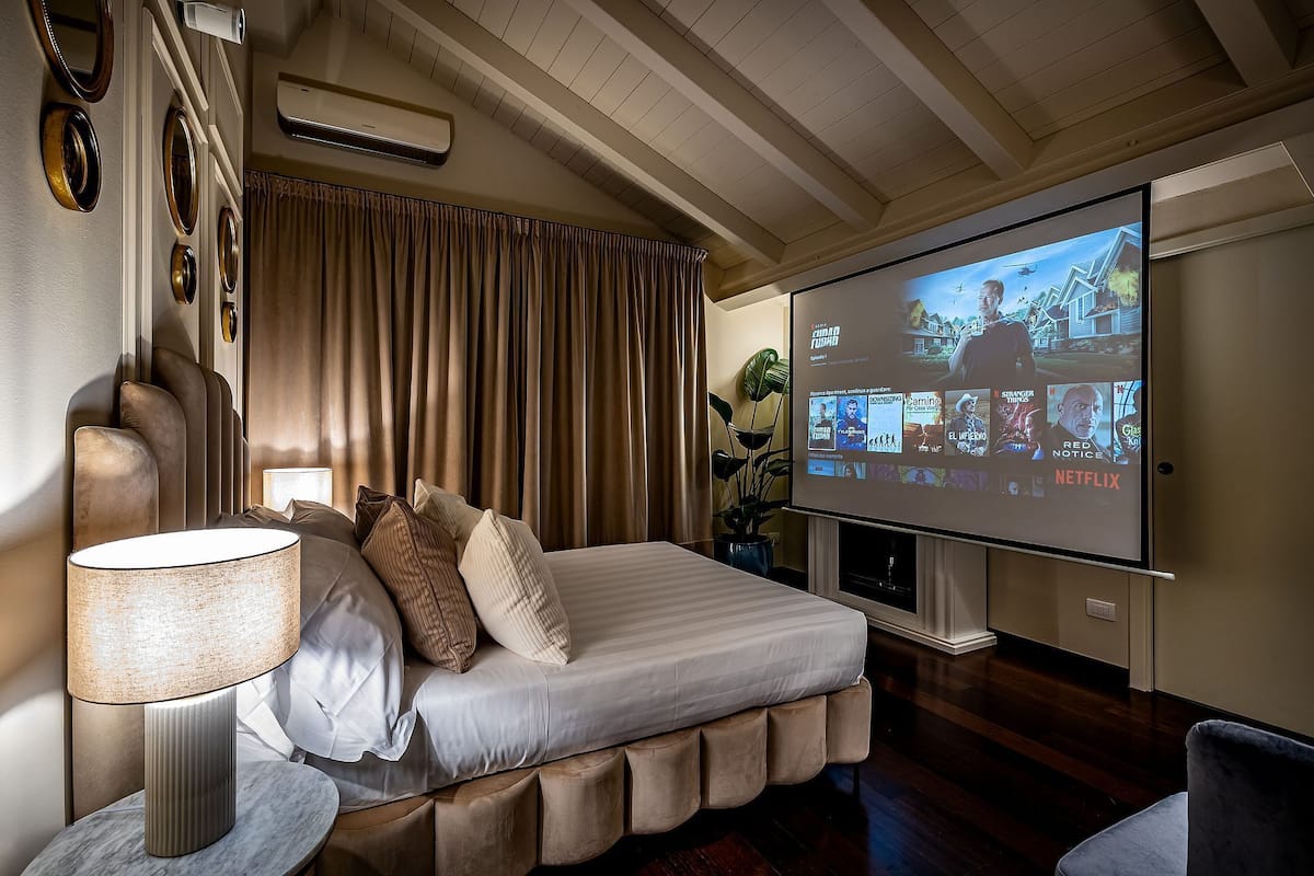Deluxe Condo, 1 Bedroom | 15 bedrooms, down duvets, minibar, in-room safe