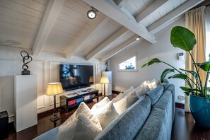 Deluxe Condo, 1 Bedroom | 1 bedroom, down comforters, minibar, in-room safe