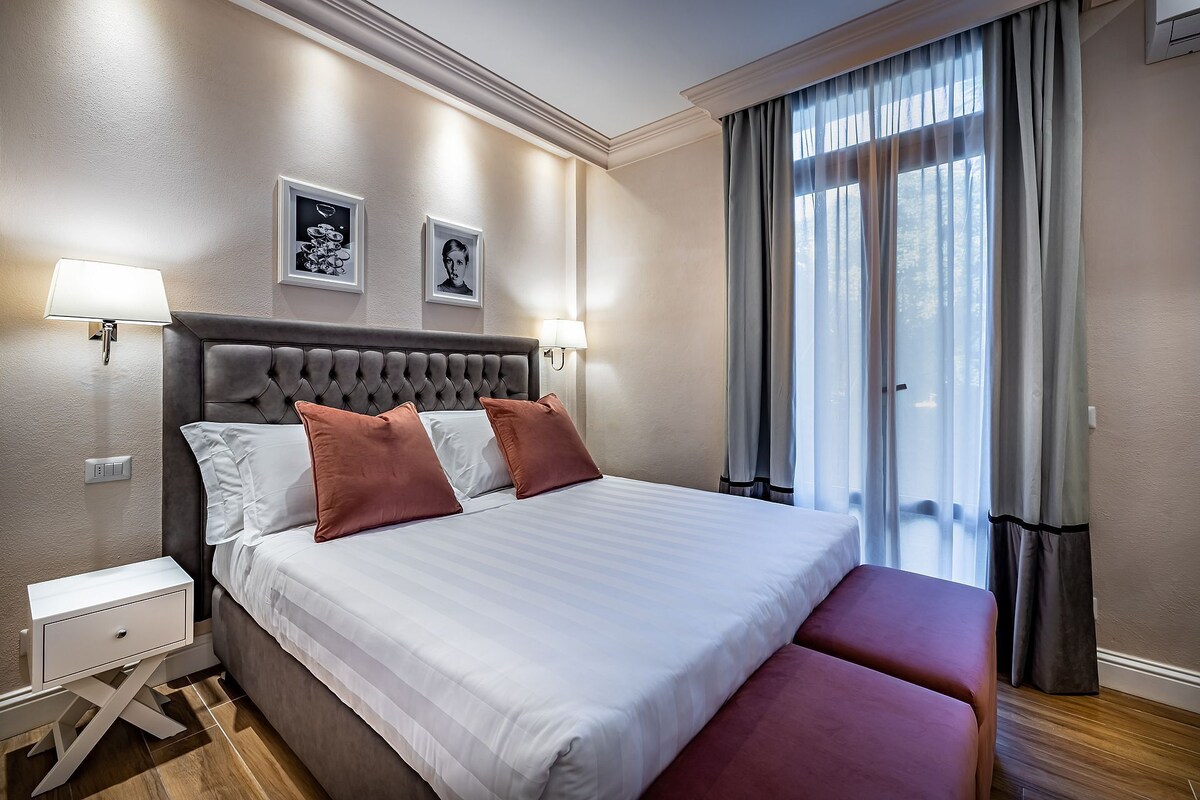 15 bedrooms, minibar, in-room safe, blackout drapes