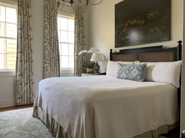 Comfort-huoneisto | Yksilöllisesti sisustettu, yksilöllisesti kalustettu, työpöytä