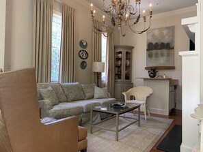 Comfort-huoneisto | Oleskelualue | 36–tuumainen taulutelevisio, jossa kaapelikanavat