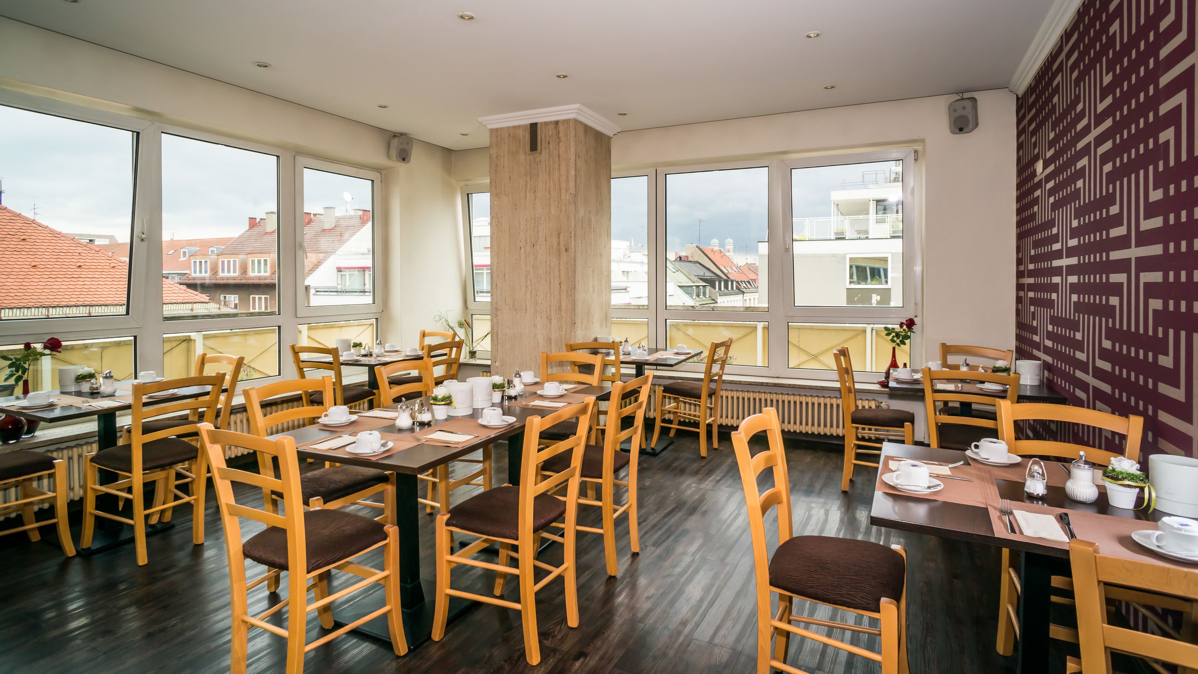 Daily buffet breakfast (EUR 7.90 per person)