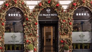 The exterior of the CC Palace Hotel in Rome, featuring a grand entrance with a star rating sign, a large floral arch, and a welcoming entrance. - Hotel Zara (Rome)