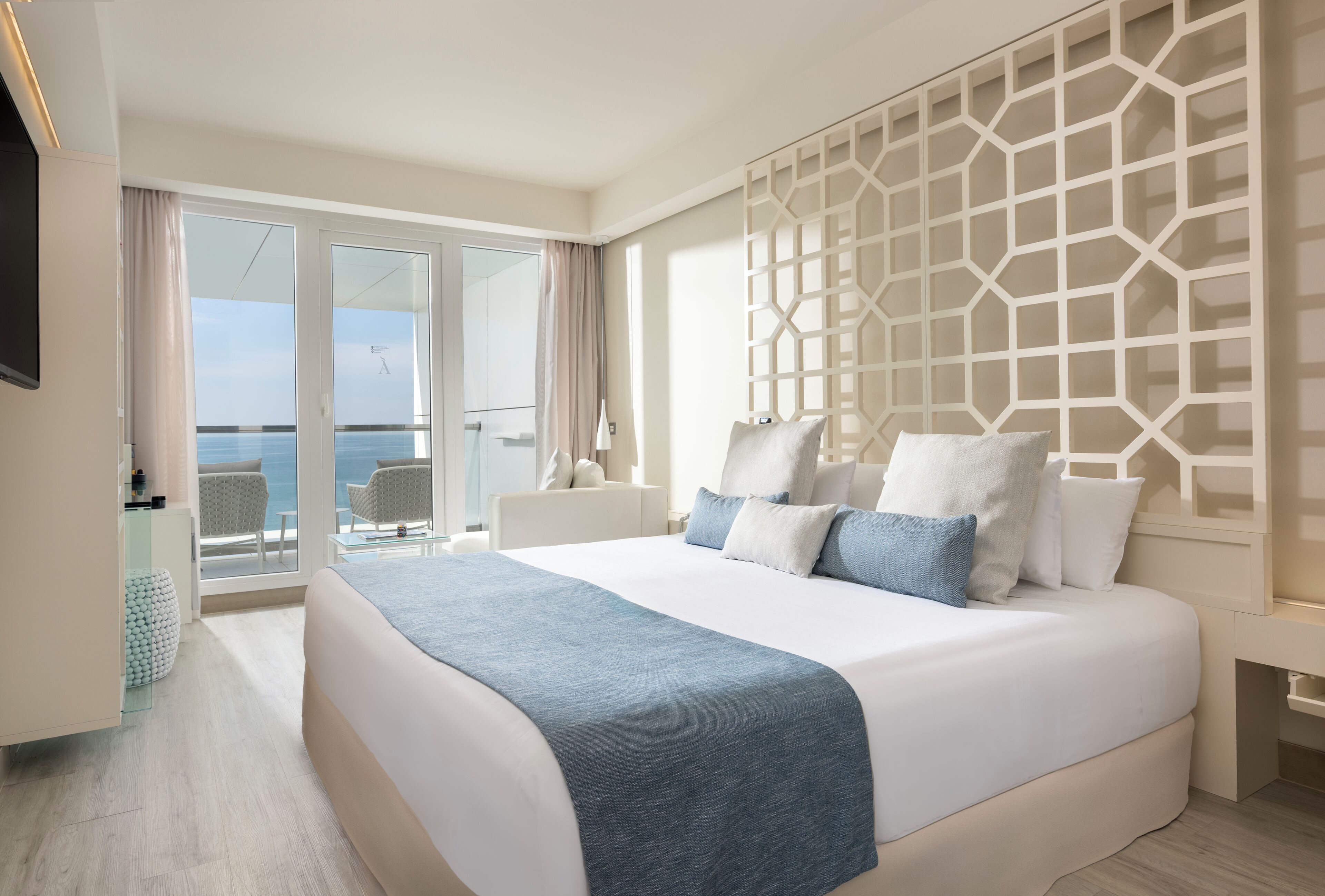 Ropa de cama de alta calidad y minibar 