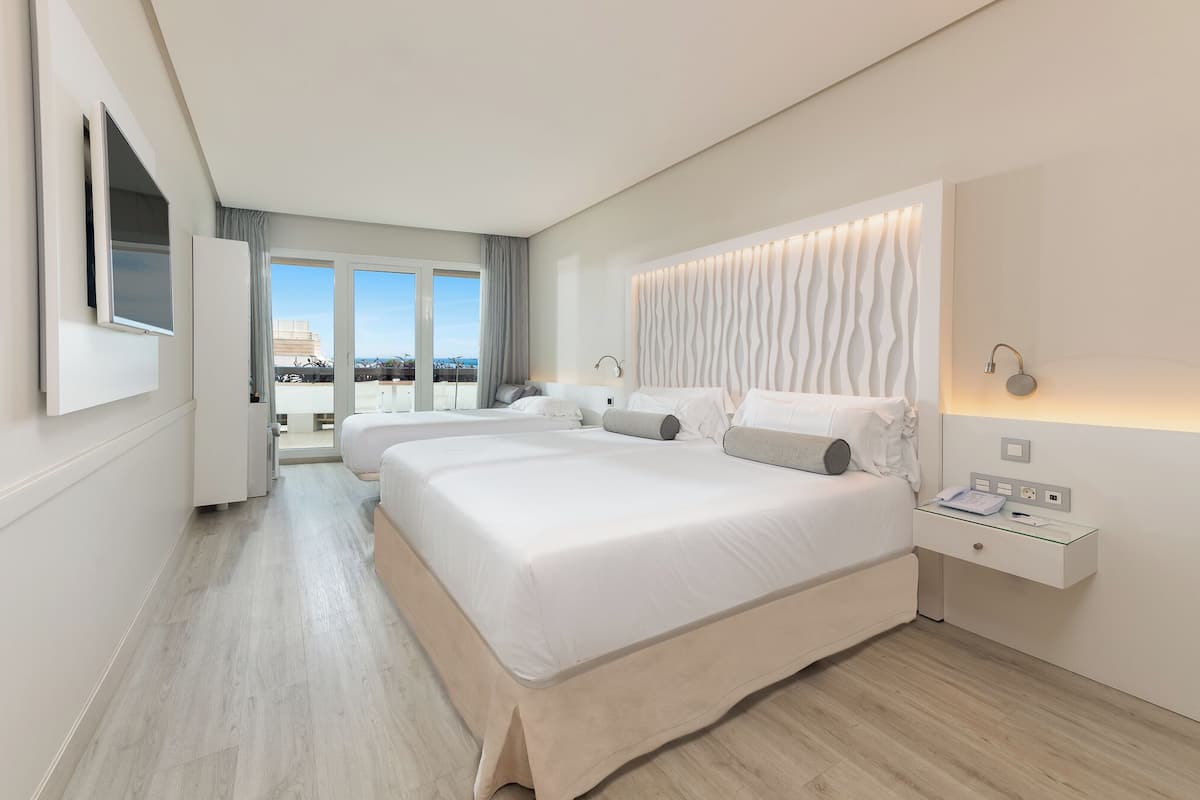 Room, Balcony, Partial Sea View (Keep the secret) | 1 bedroom, premium bedding, minibar, in-room safe