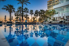 Außenpool, Liegestühle