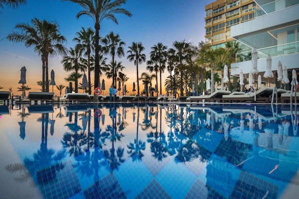 Outdoor pool, sun loungers
