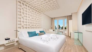 Chambre Double, balcon, vue partielle sur la mer (Oh La La)