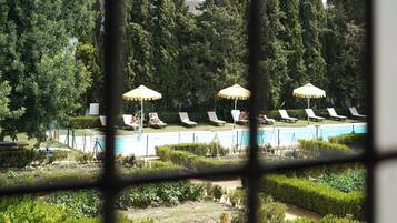 Deluxe Double Room | Minibar, in-room safe, individually decorated, individually furnished