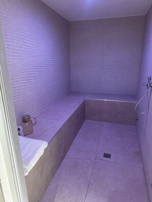 Sauna, steam room