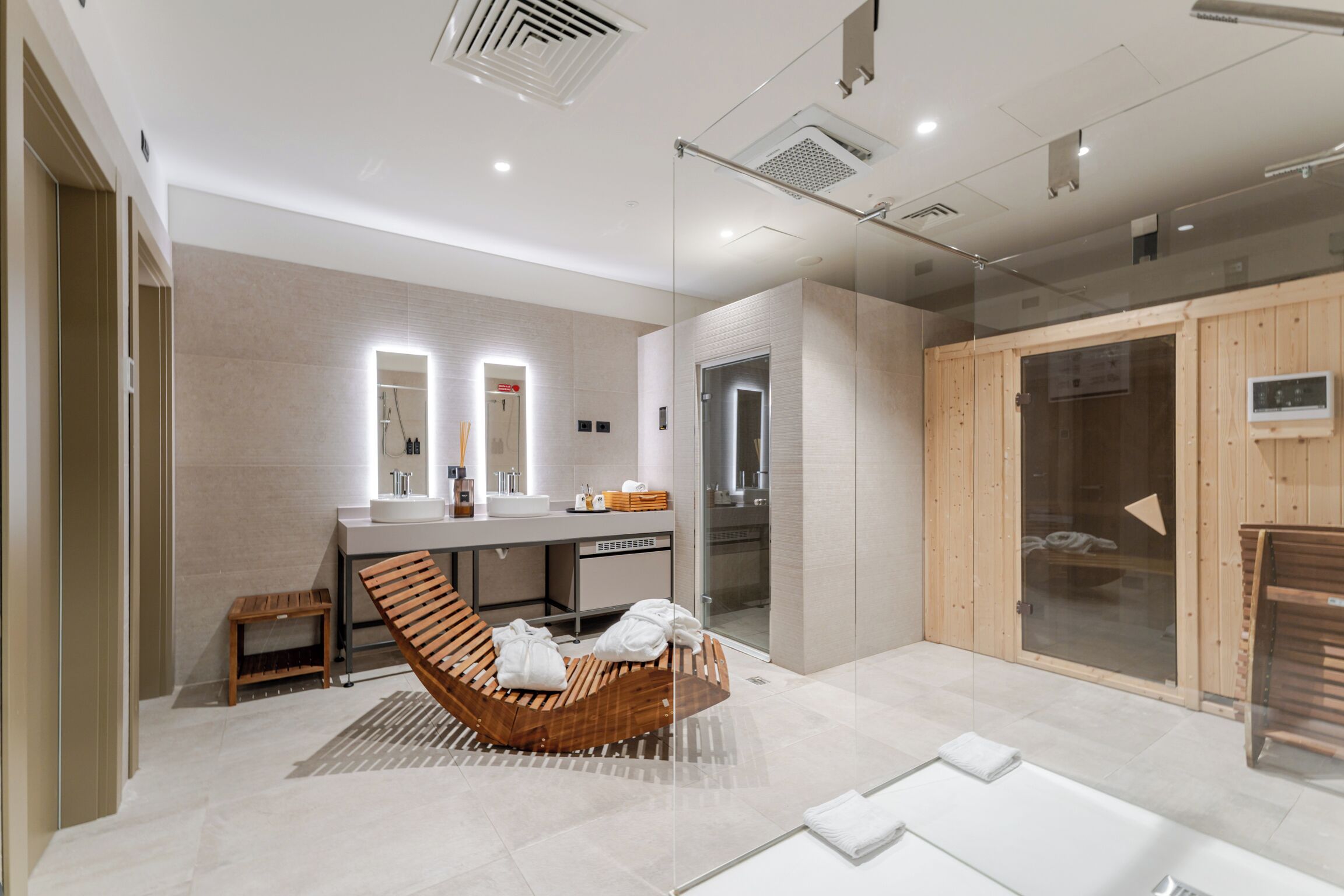 Sauna, steam room