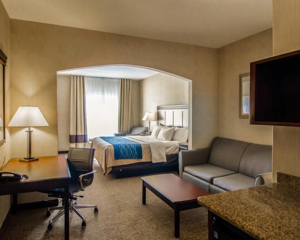 Desk, iron/ironing board, rollaway beds, free WiFi