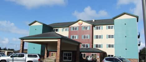 Pintu masuk properti