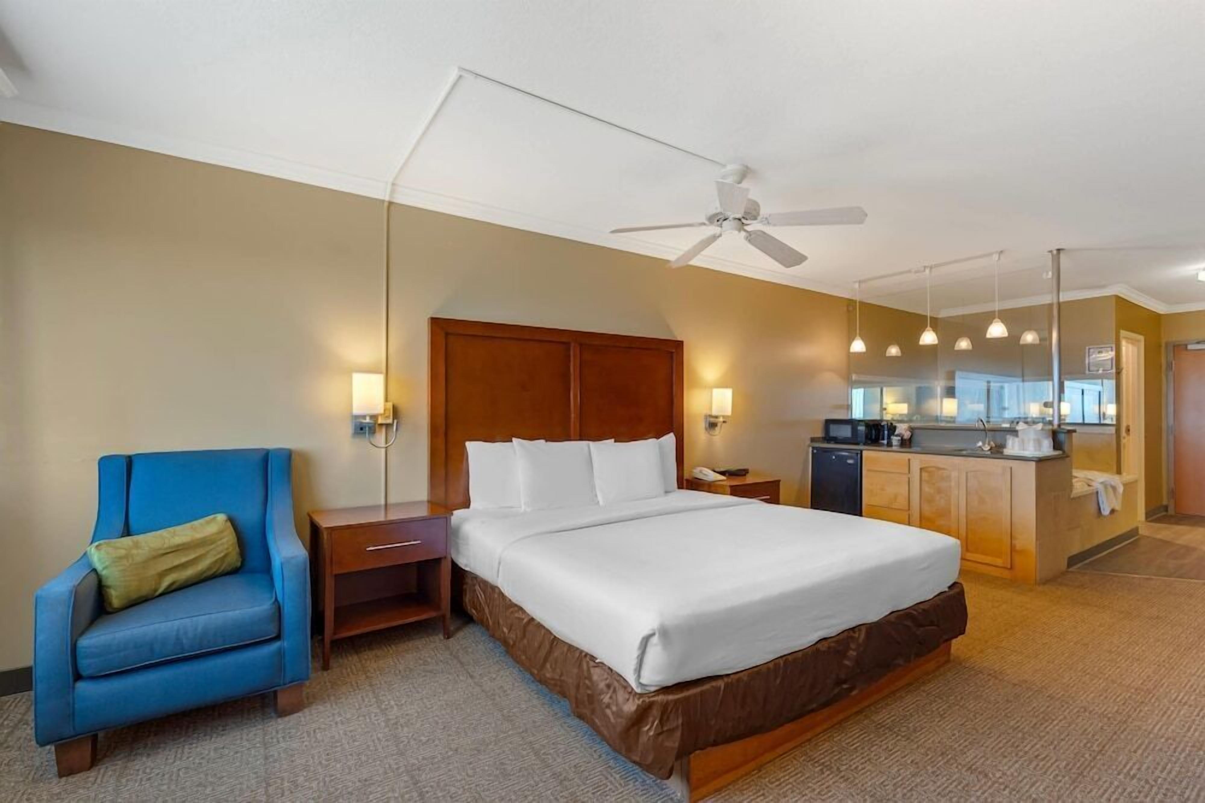 Desk, iron/ironing board, rollaway beds, free WiFi