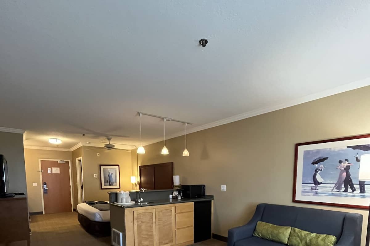 Desk, iron/ironing board, rollaway beds, free WiFi
