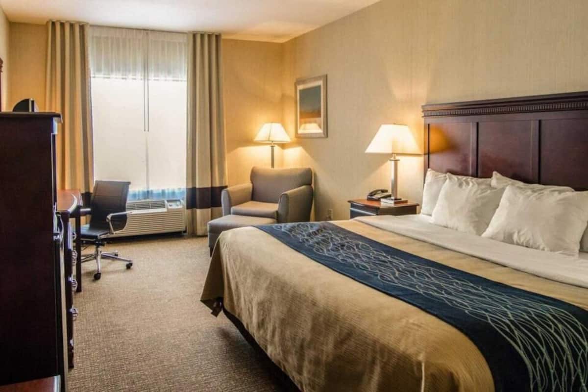 Desk, iron/ironing board, rollaway beds, free WiFi
