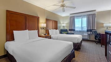 Phòng Tiêu chuẩn, 2 giường cỡ queen, không hút thuốc | Bàn, bàn ủi/dụng cụ ủi quần áo, giường gấp/giường phụ (phụ phí)