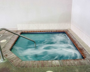 Indoor pool - Comfort Inn & Suites Ocean Shores (Ocean Shores)