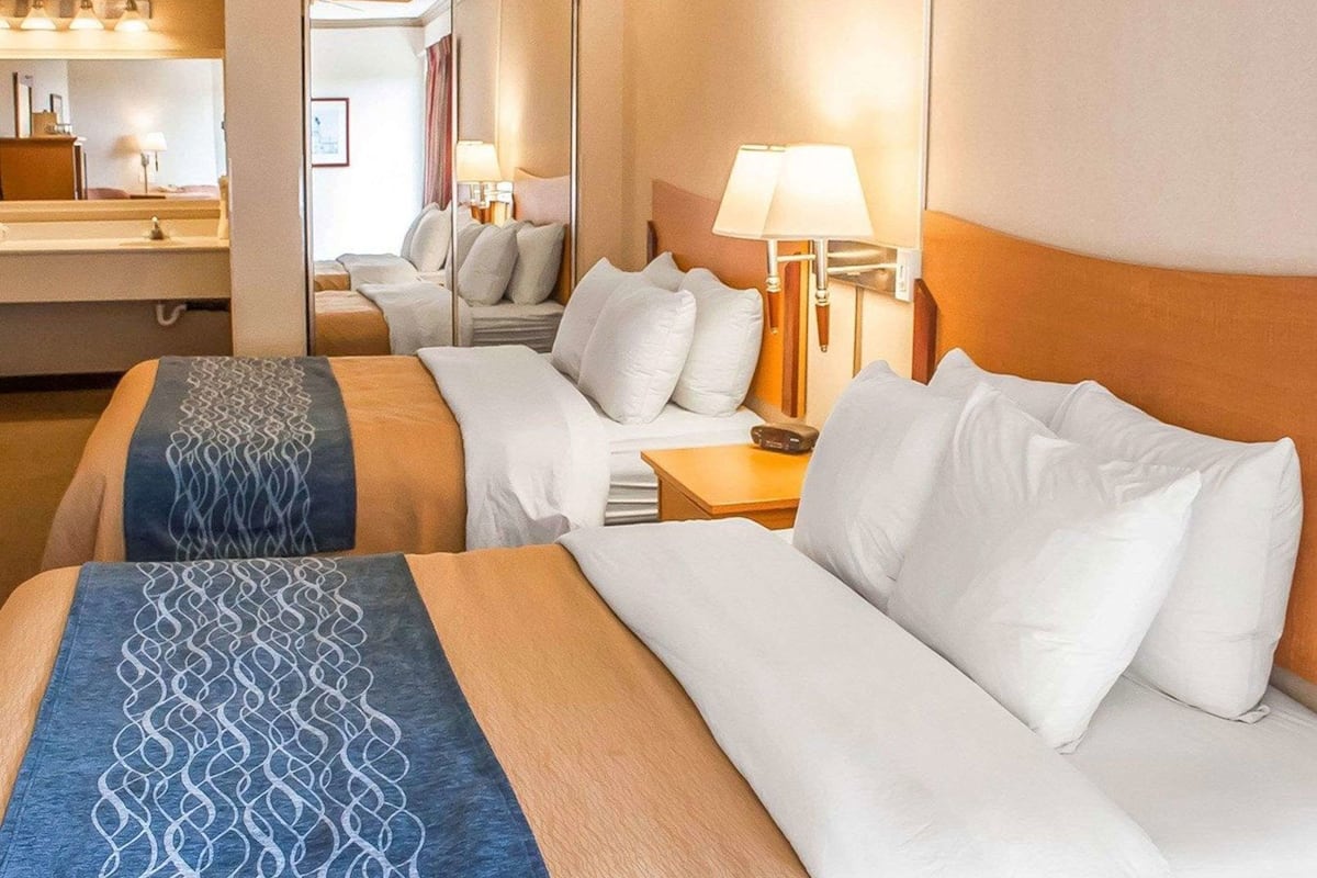 Desk, iron/ironing board, rollaway beds, free WiFi