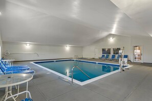 Indoor pool - Comfort Inn & Suites Ocean Shores (Ocean Shores)