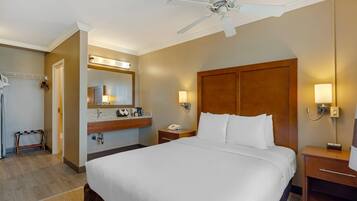 Escritorio, tabla de planchar con plancha y camas plegables/adicionales