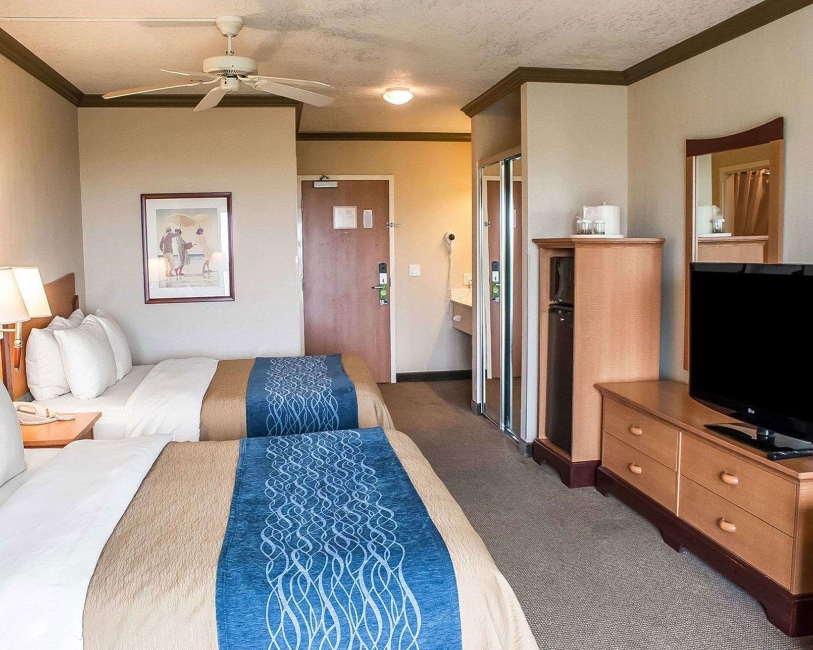 Desk, iron/ironing board, rollaway beds, free WiFi
