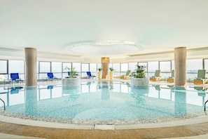 Piscine intérieure