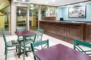 Lobby - Super 8 by Wyndham St. Augustine (St. Augustine)