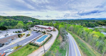 Dahlonega Mountain Inn