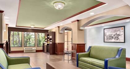 Super 8 by Wyndham West Greenwich/Providence