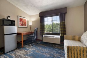 Room, 1 King Bed, Non Smoking | Desk, iron/ironing board, free WiFi, bed sheets