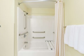 Combined shower/bathtub, hair dryer, towels