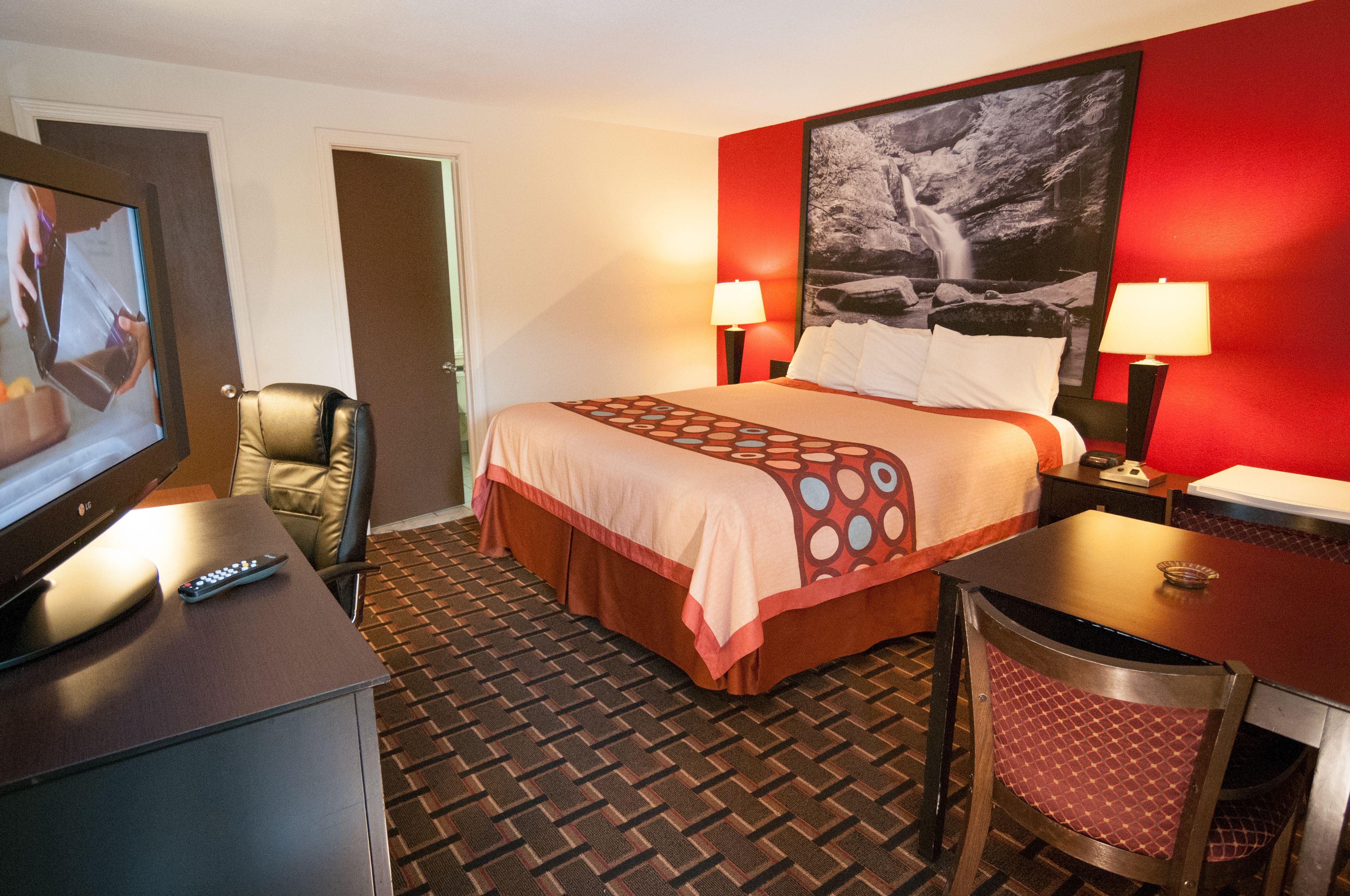 โต๊ะทำงาน, พื้นที่ทำงานแบบใช้แล็ปท็อป, เตารีด/โต๊ะรีดผ้า