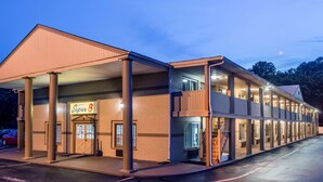 A motel with a two-story structure, a covered front area, and a sign indicating it is a Super 8. - Super 8 by Wyndham Old Saybrook (Old Saybrook)