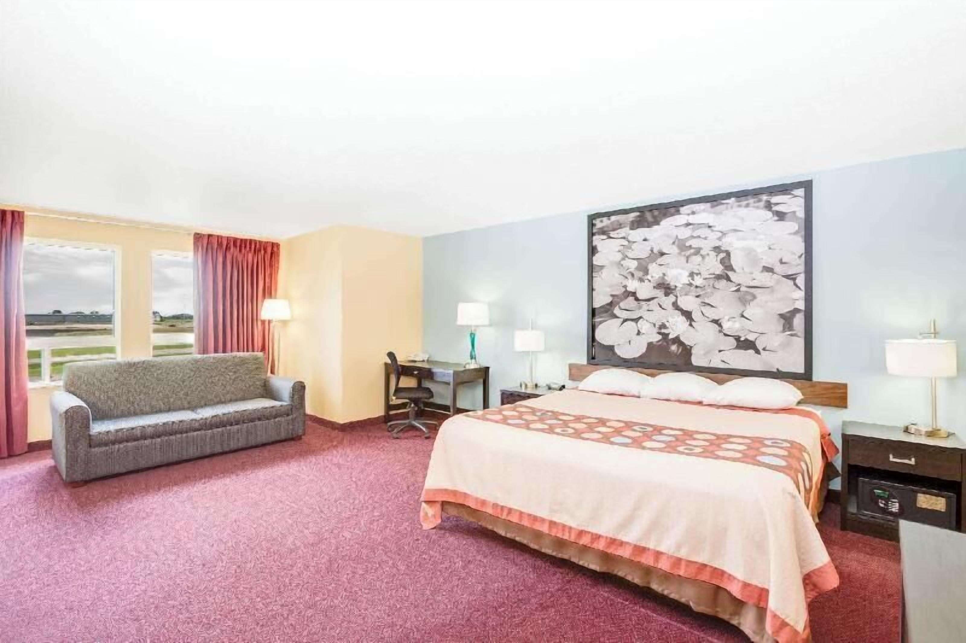 Caja de seguridad en la habitación, escritorio y cortinas blackout 