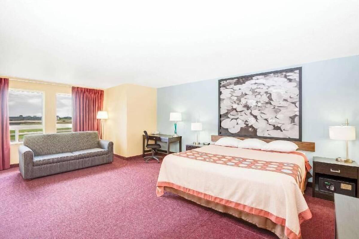 In-room safe, desk, blackout drapes, soundproofing