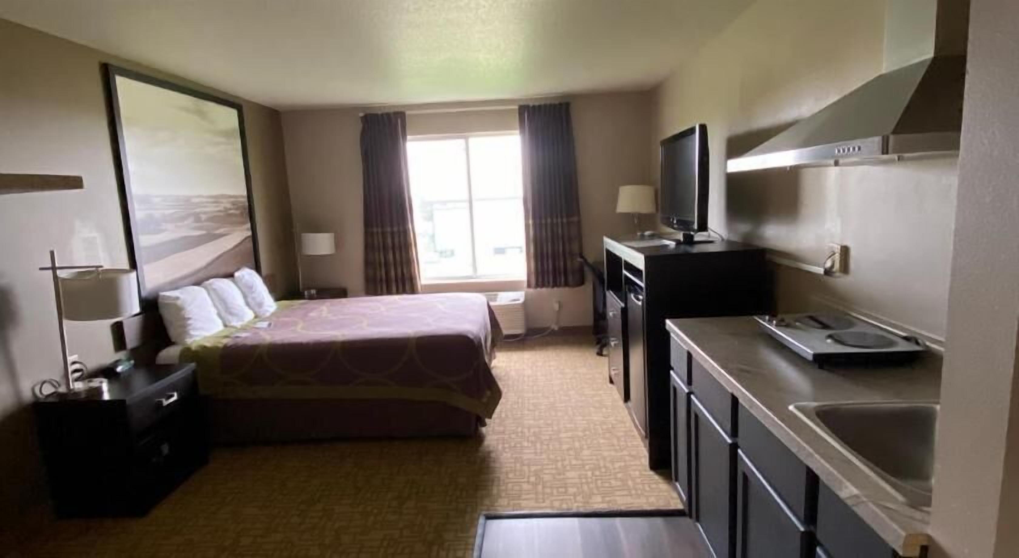 Caja de seguridad en la habitación, escritorio y cortinas blackout 