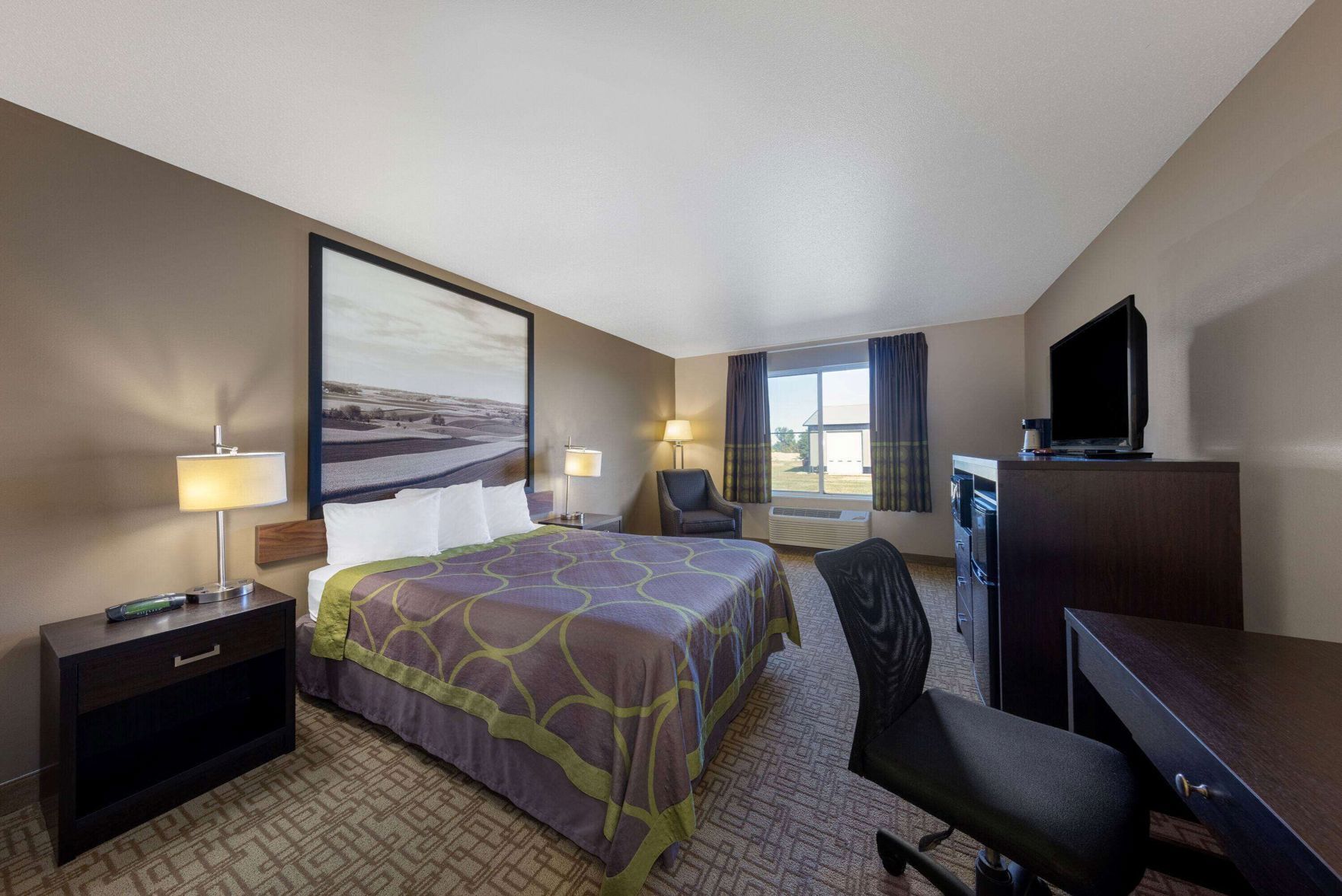 Caja de seguridad en la habitación, escritorio y cortinas blackout 