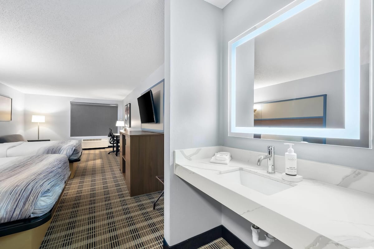 Habitación Premier, 2 camas de matrimonio, no fumadores | Escritorio, espacio para trabajar con un portátil, cortinas opacas