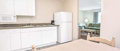 Upgraded, Studiosuite, 2 Doppelbetten, Nichtraucher | Schreibtisch, Bügeleisen/Bügelbrett, kostenloses WLAN, Bettwäsche